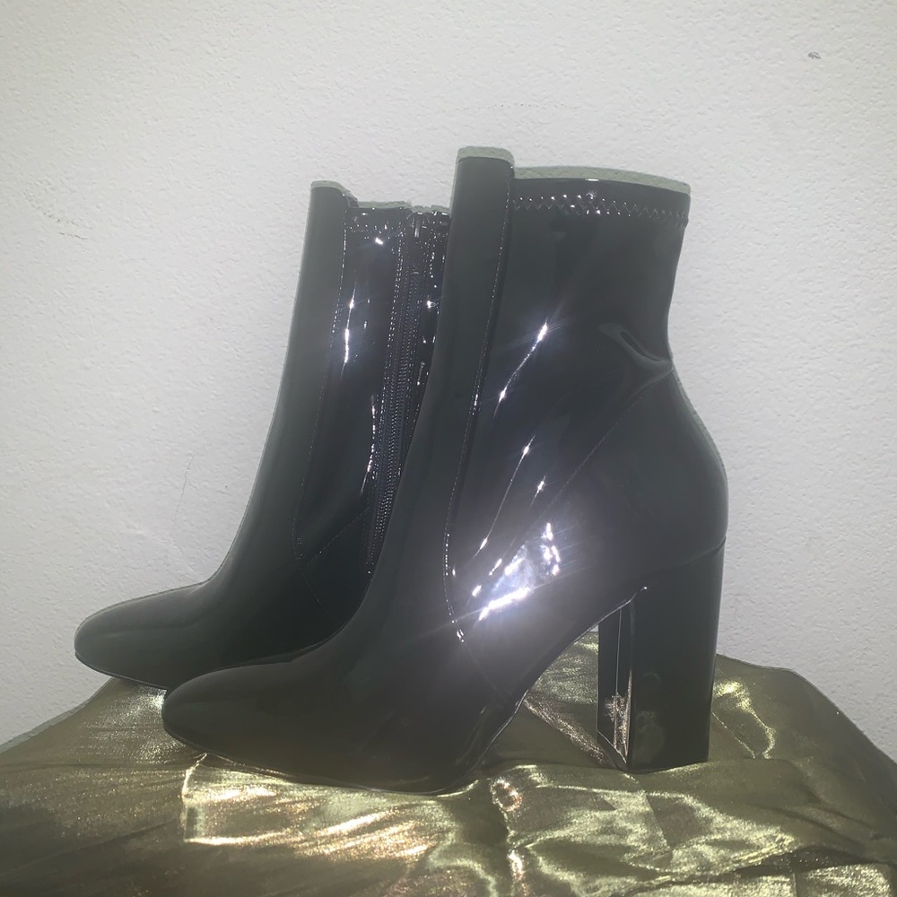 Like New!!! Patent leather ALDO booties!!